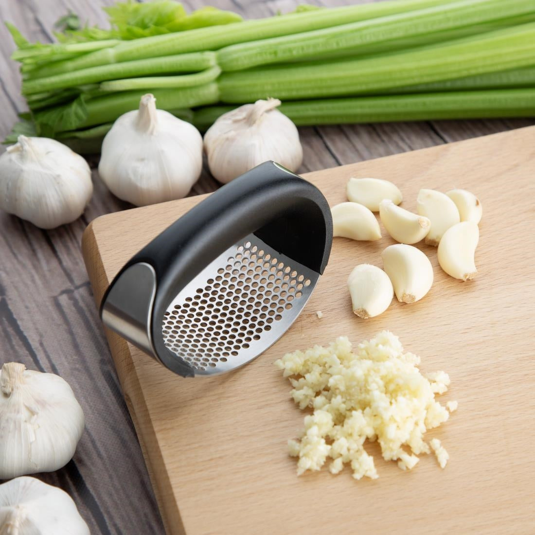 JA908 Nisbets Essentials gebogen knoflookpers