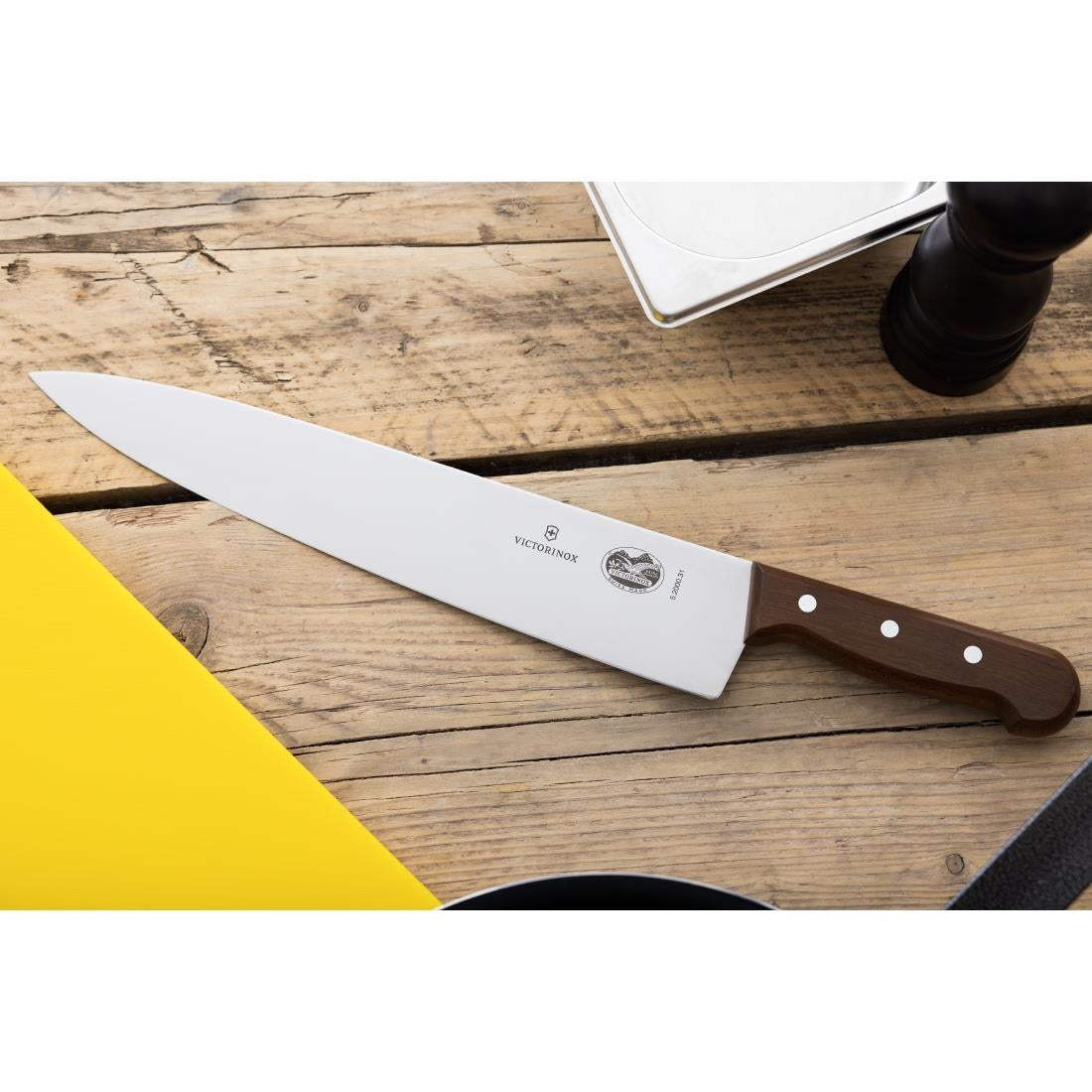 C607 Victorinox koksmes met houten heft 30,5cm