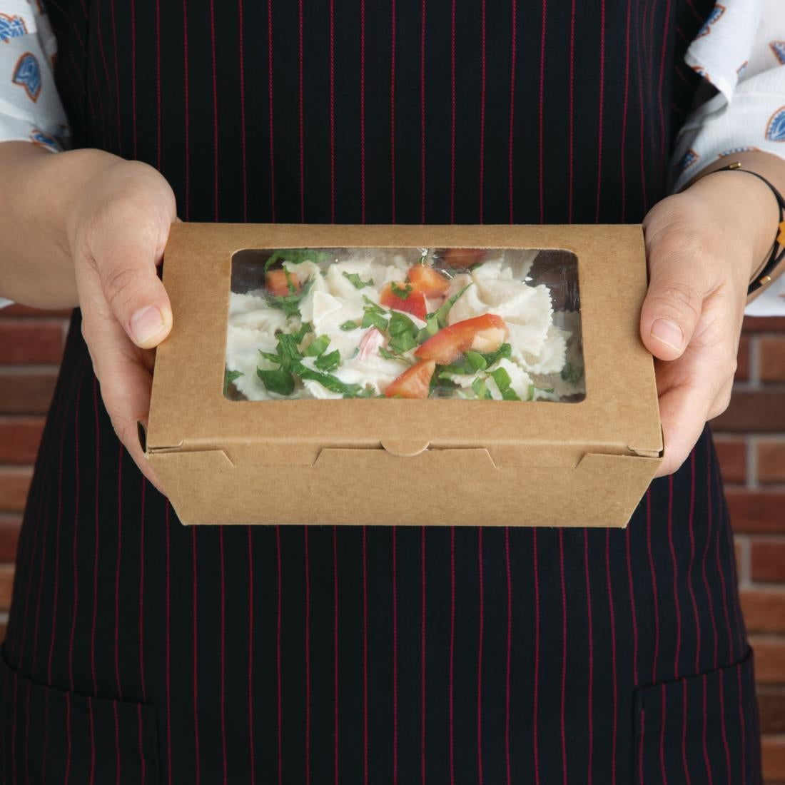 FN897 Fiesta Recyclable saladeboxen met PET venster 700ml (200 stuks)