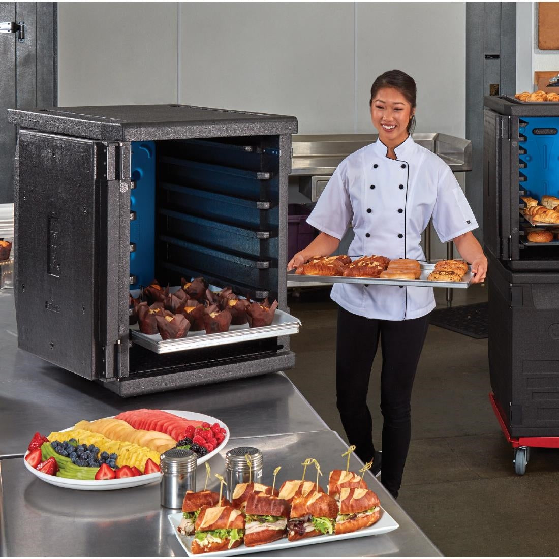 DW583 Cambro Cam GoBox geïsoleerde voedselcontainer 126Ltr met 6 rails