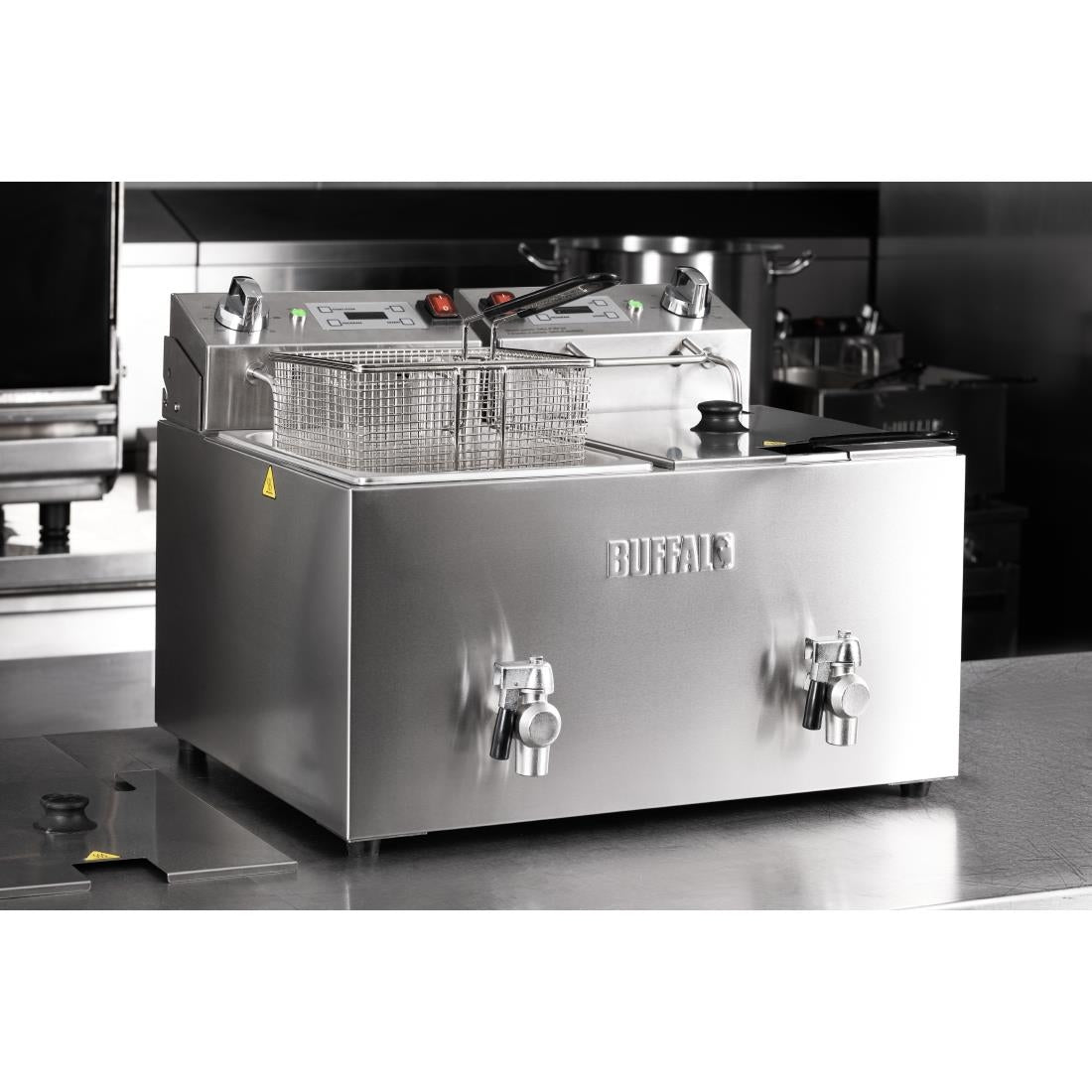 CU621 Buffalo Dubbele Elektrische Friteuse Met Timer 2X8Ltr