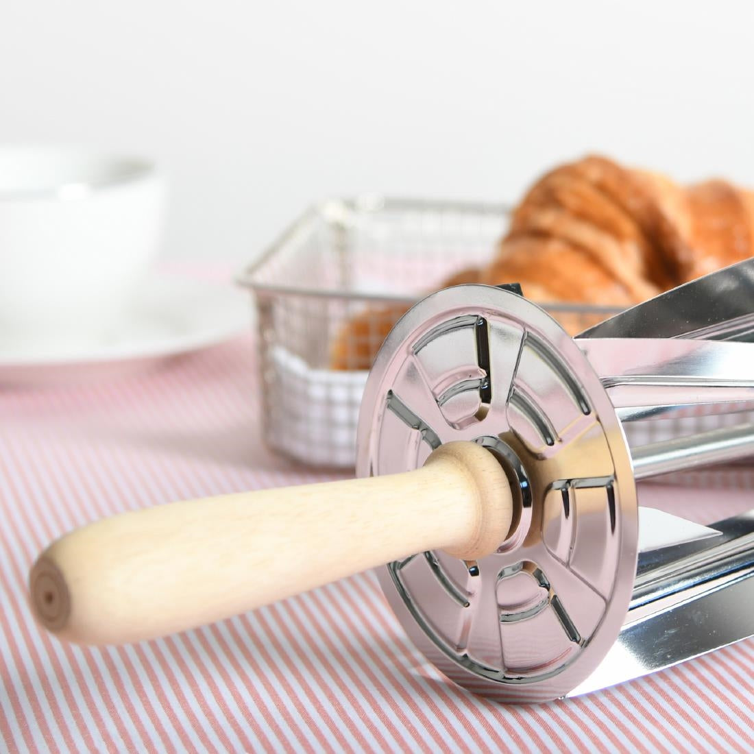 HS517 Gobel RVS Croissant Roller Cutter Met Houten Handvat 510x95X95mm