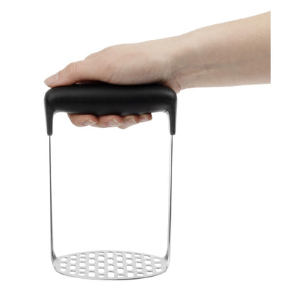 GG054 OXO Good Grips gladde aardappelstamper