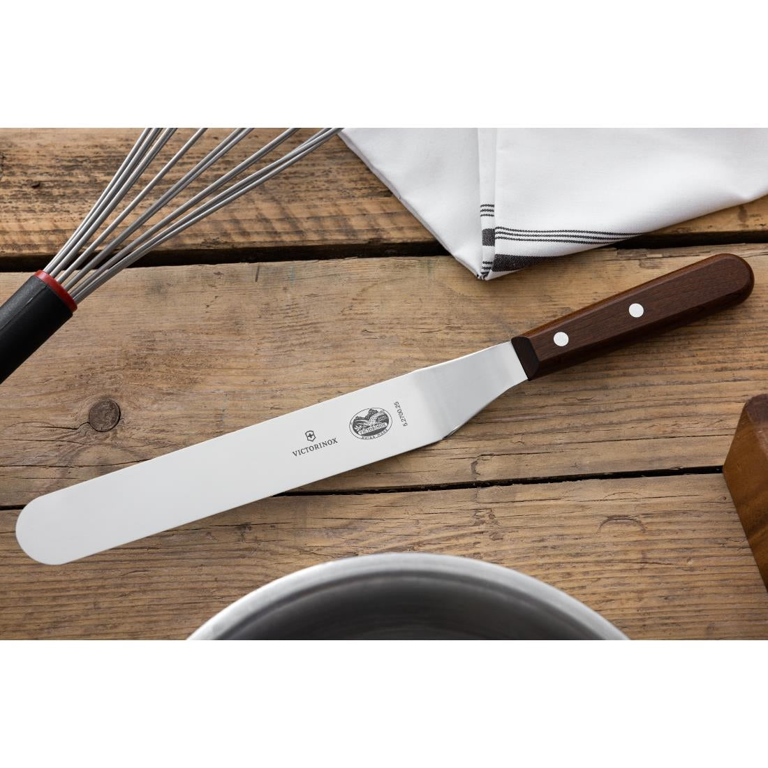 CC269 Victorinox gebogen paletmes met houten heft 25,5cm
