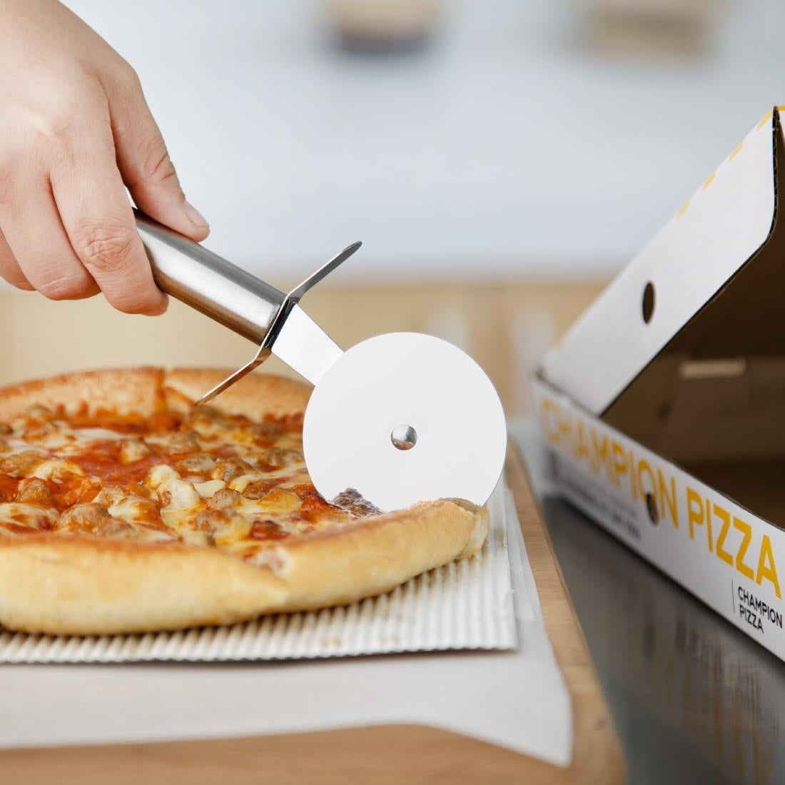 JA898 Nisbets Essentials RVS Pizzasnijder