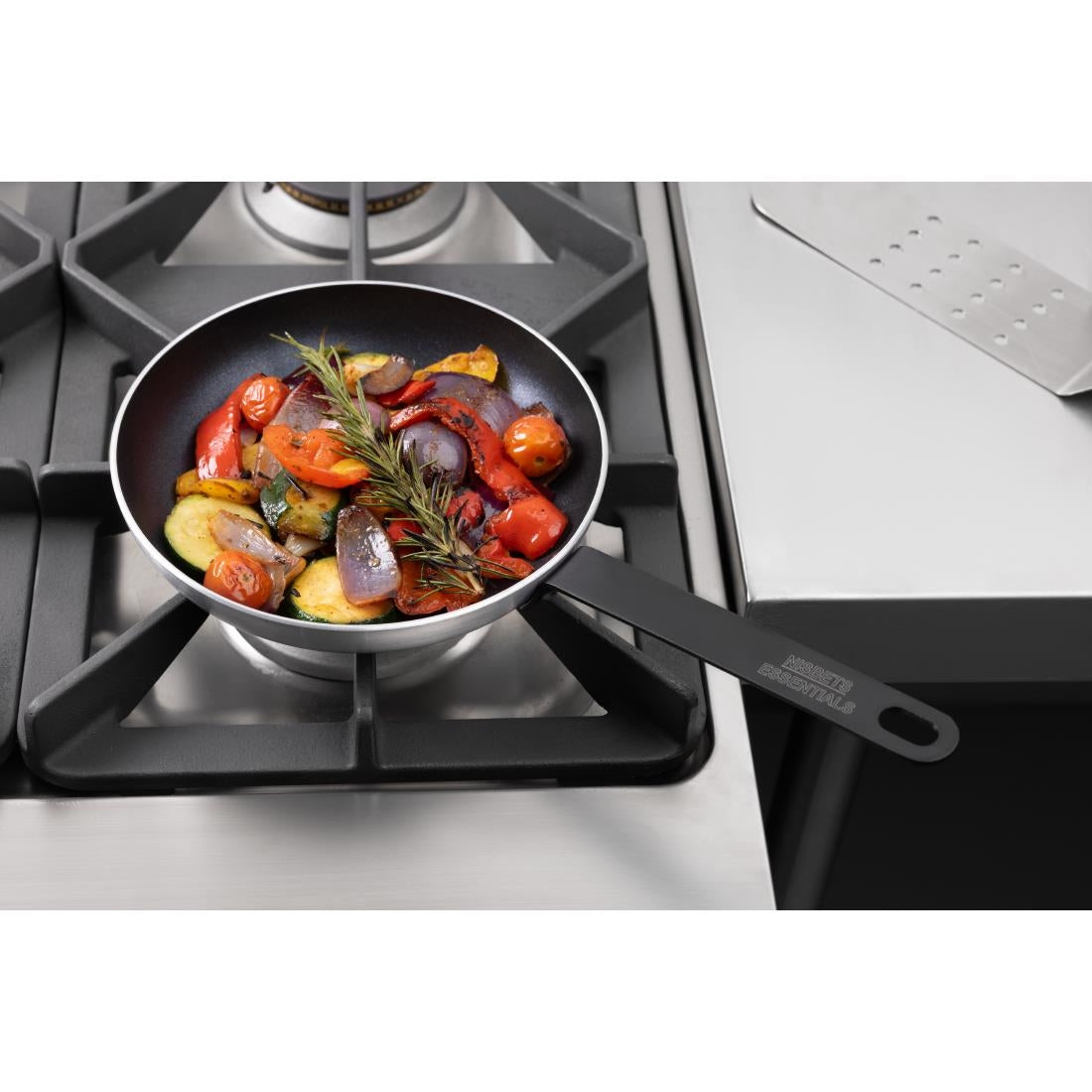 HX967 Nisbets Essentials Aluminium Koekenpan met Antiaanbaklaag Teflon 20cm