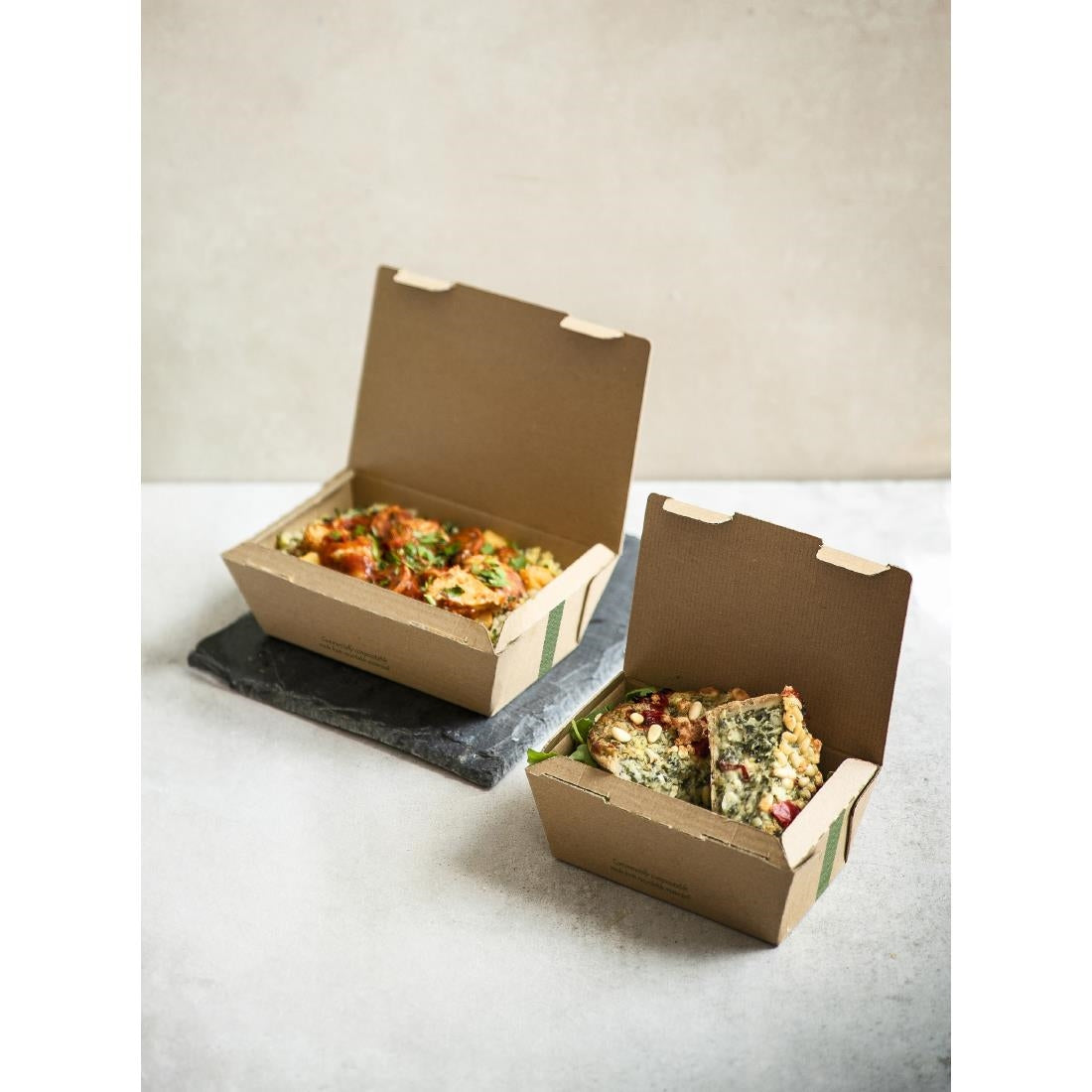 CF885 Vegware composteerbare ribkartonnen bakjes medium 60(H)x 150(B)x 110(D)mm (300 stuks)