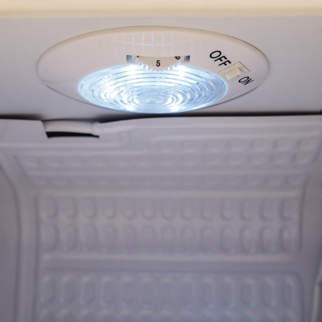 CF750 Polar C-serie compacte display koeling wit 88L