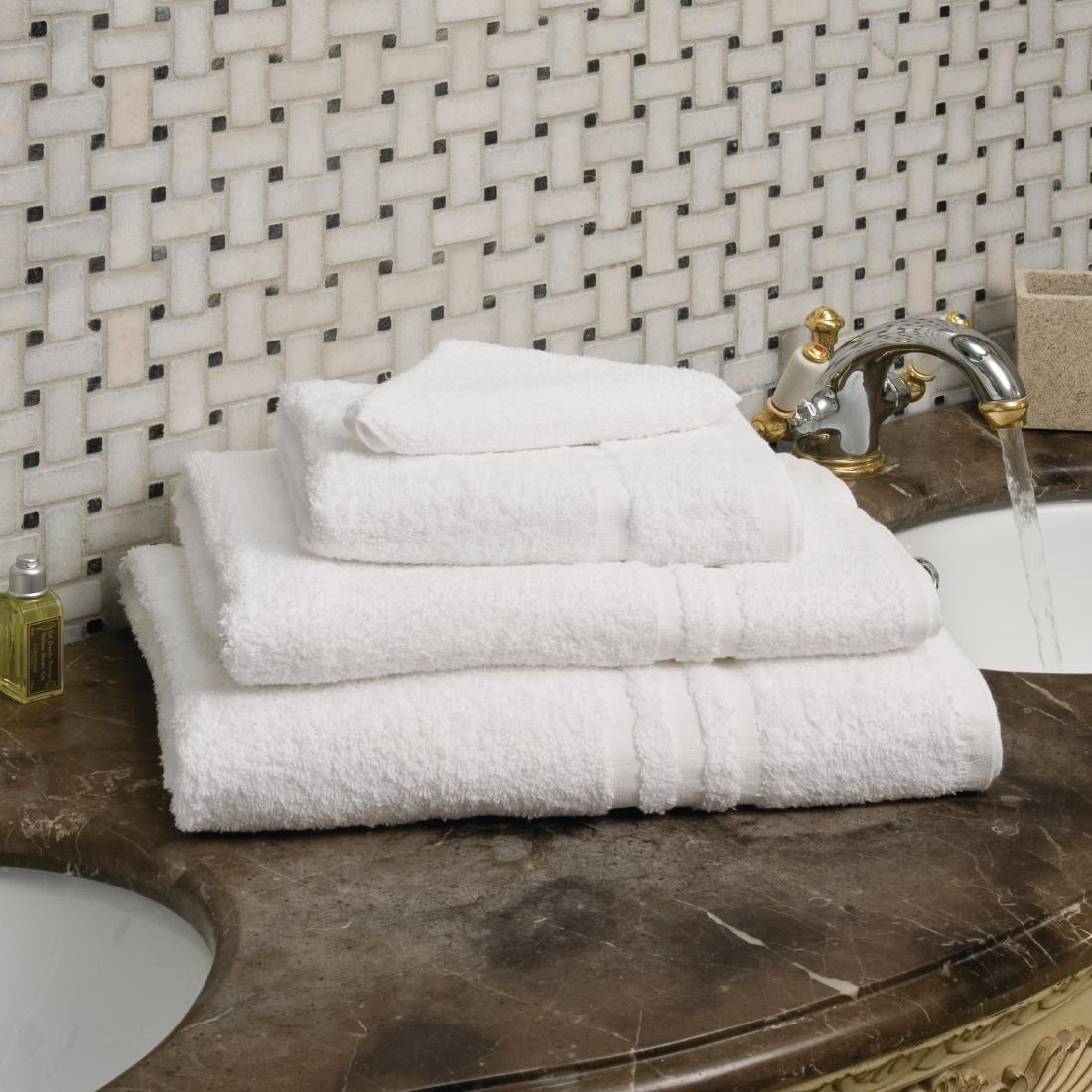 GT751 Mitre Essentials Capri Bath Sheet White