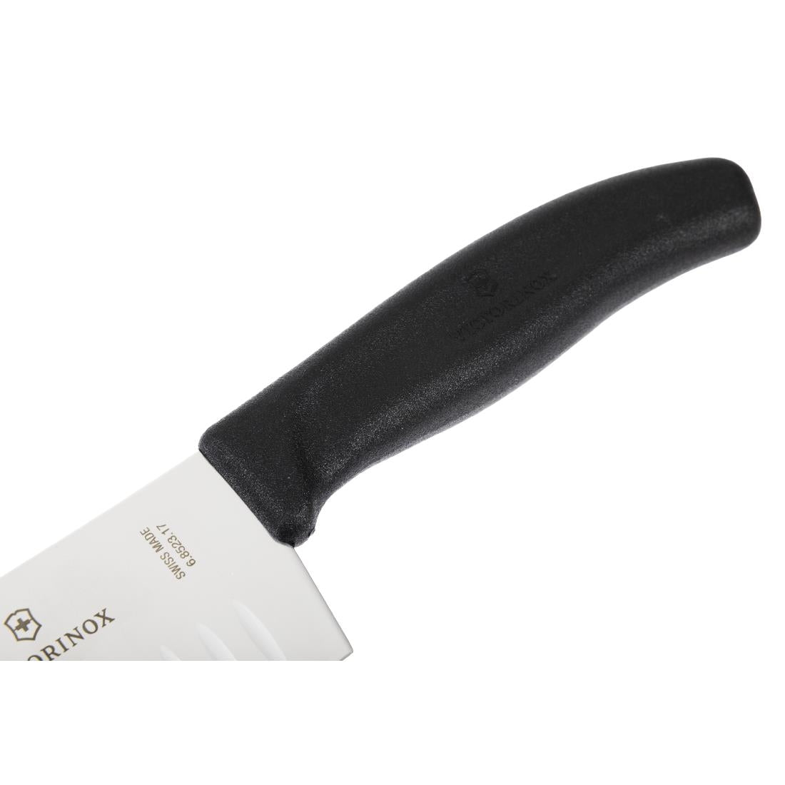 D828 Victorinox gegolfd Santokumes 17cm