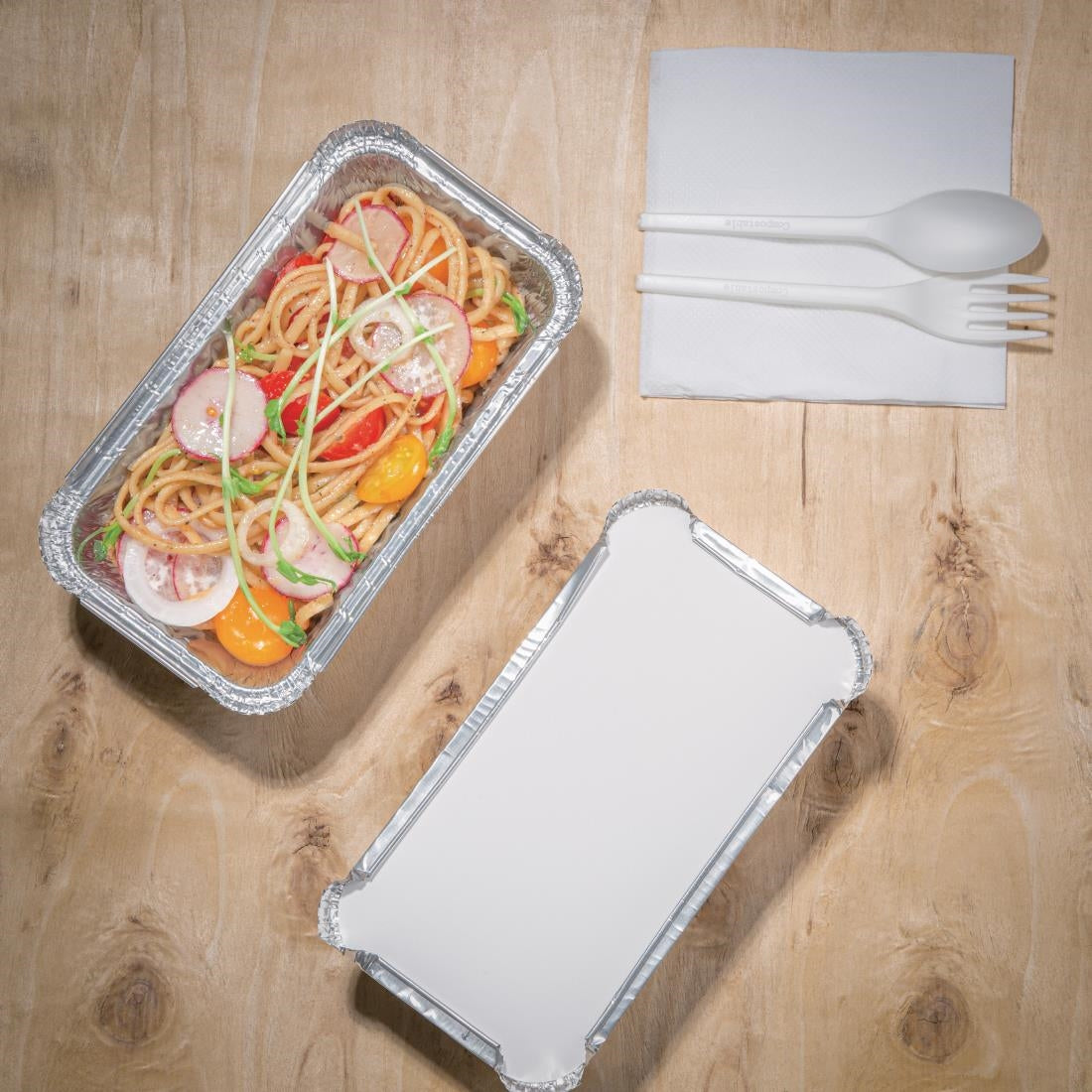 DP264 Nisbets Essentials Foliecontainers En Deksels 250ml (50 Stuks)