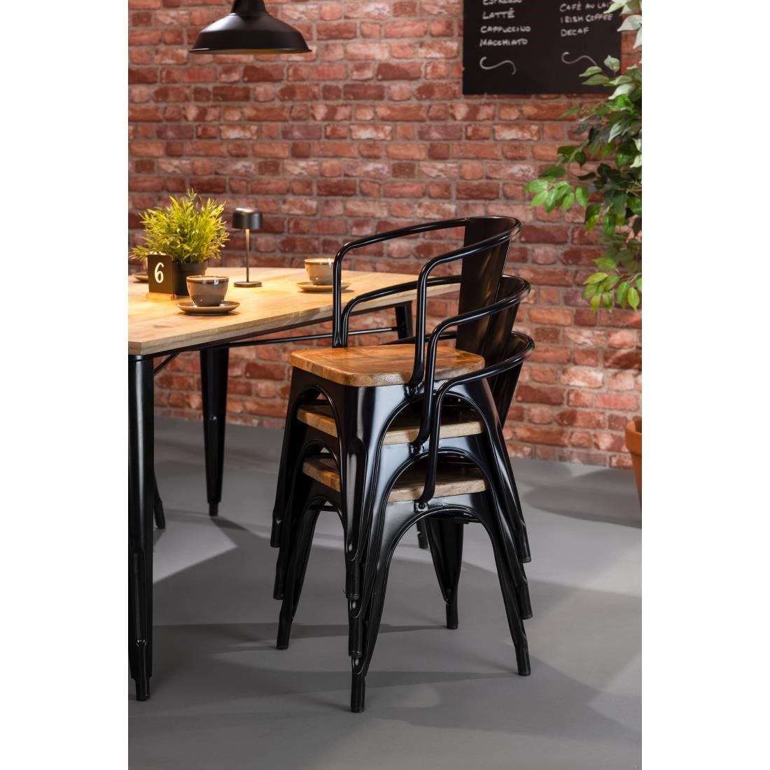HZ804 Bolero Bistro Curve Armstoelen met Houten Zitting Zwart (4 stuks)