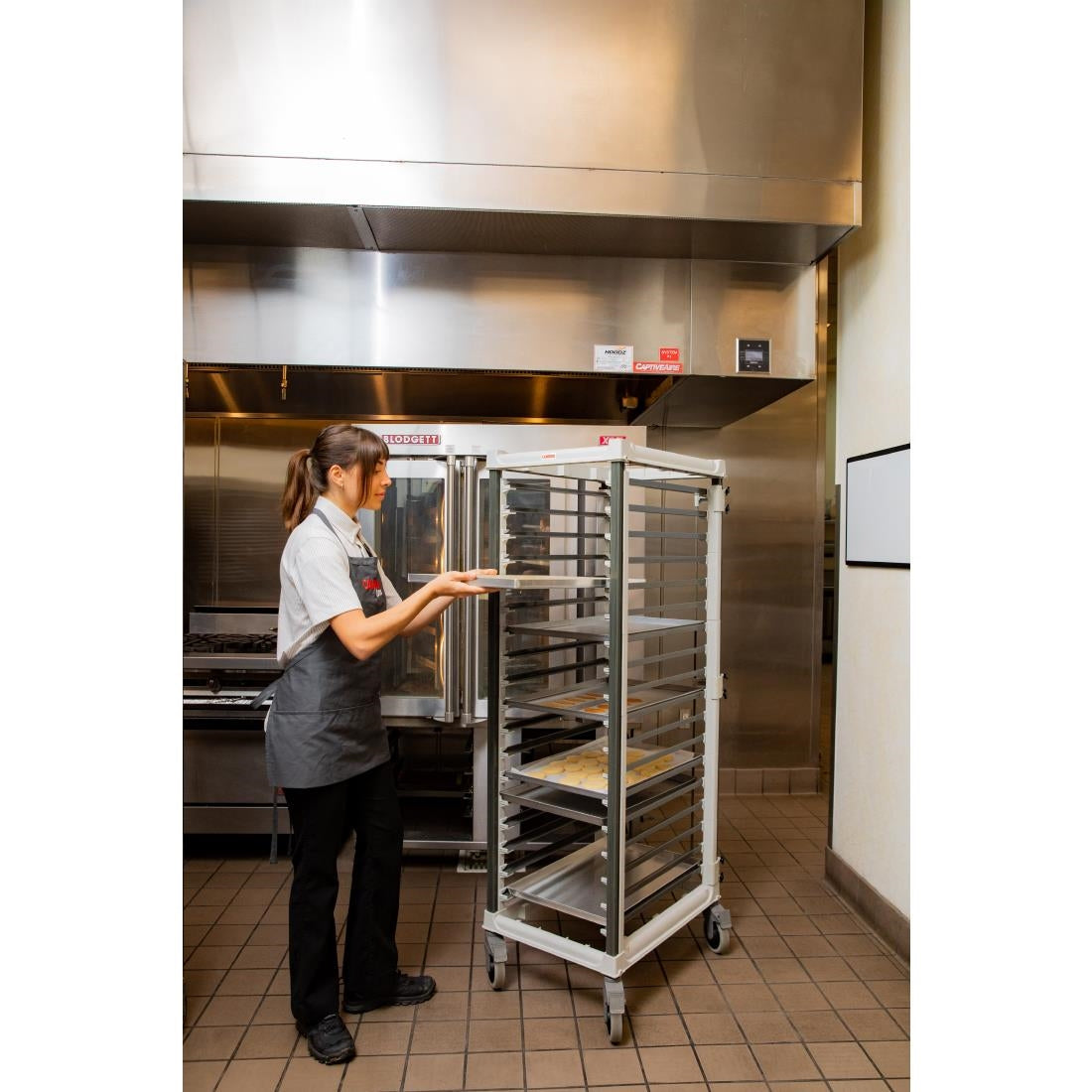 FU681 Cambro Ultimate Bakkerijwagen Op Volledige Hoogte 600x400mm