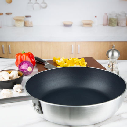 T367 Vogue anti-aanbak aluminium conische sauteuse 32cm