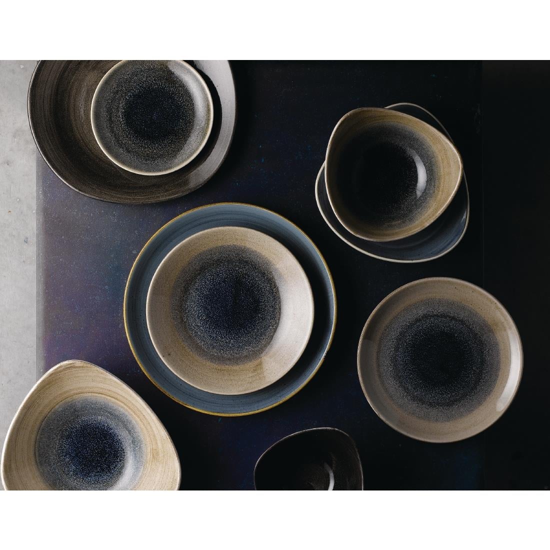 DA666 Churchill Rose Chintz Grey Bord 21cm (6 stuks)