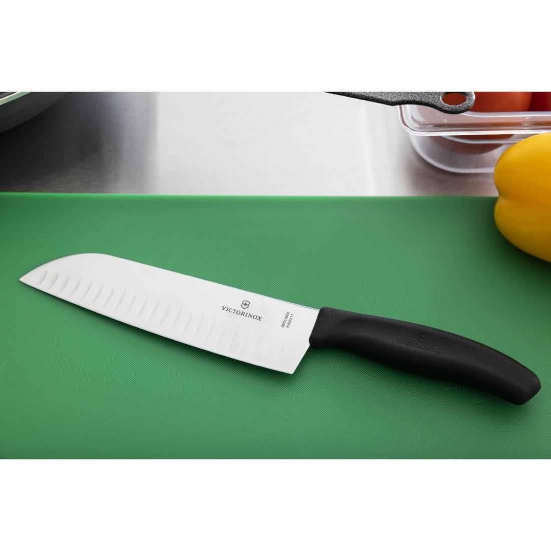 D828 Victorinox gegolfd Santokumes 17cm