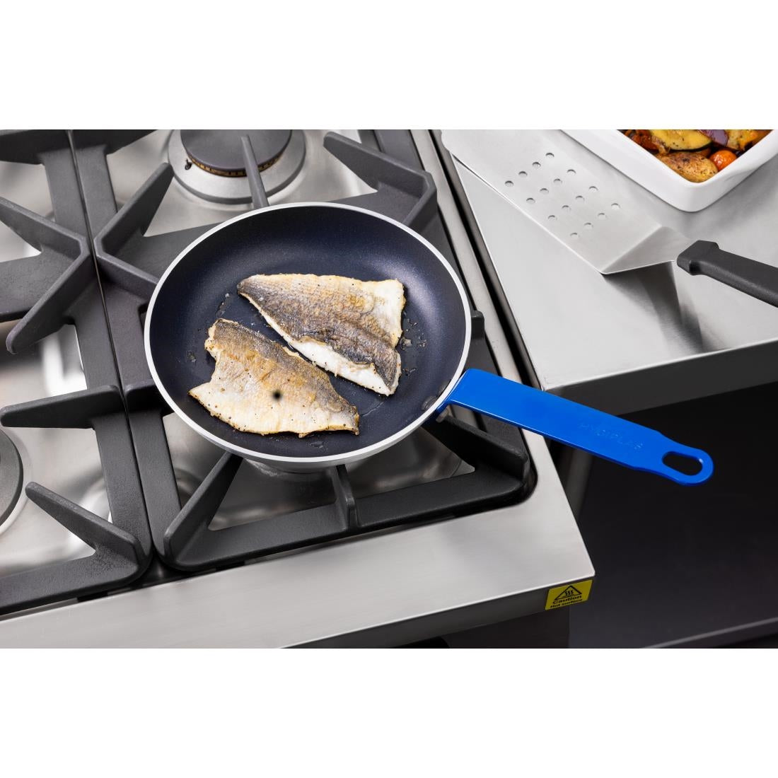 HT971 Hygiplas Aluminium Antiaanbak Teflon Platinum Plus Koekenpan met Blauwe Greep 24cm