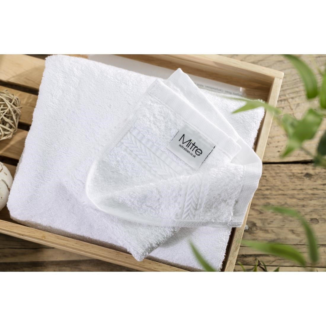 HR083 Mitre Comfort Nova Face Cloth White (10 Pack)