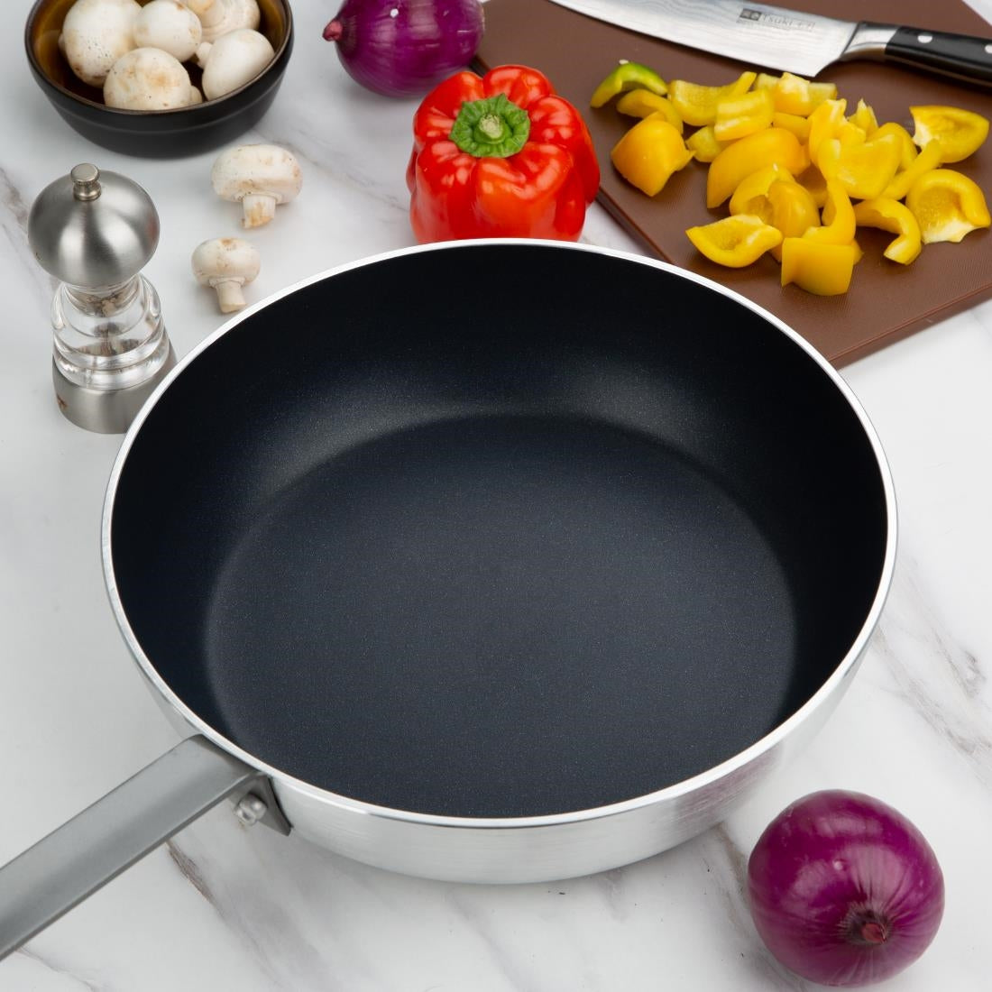 T367 Vogue anti-aanbak aluminium conische sauteuse 32cm